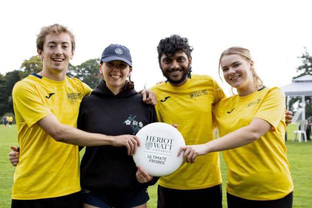 Heriot players looking happy and holding a disc. 